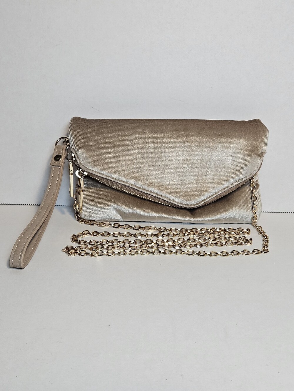 NWOT Urban Expressions Velvet Convertible Crossbody Clutch Wristlet Gold Bag